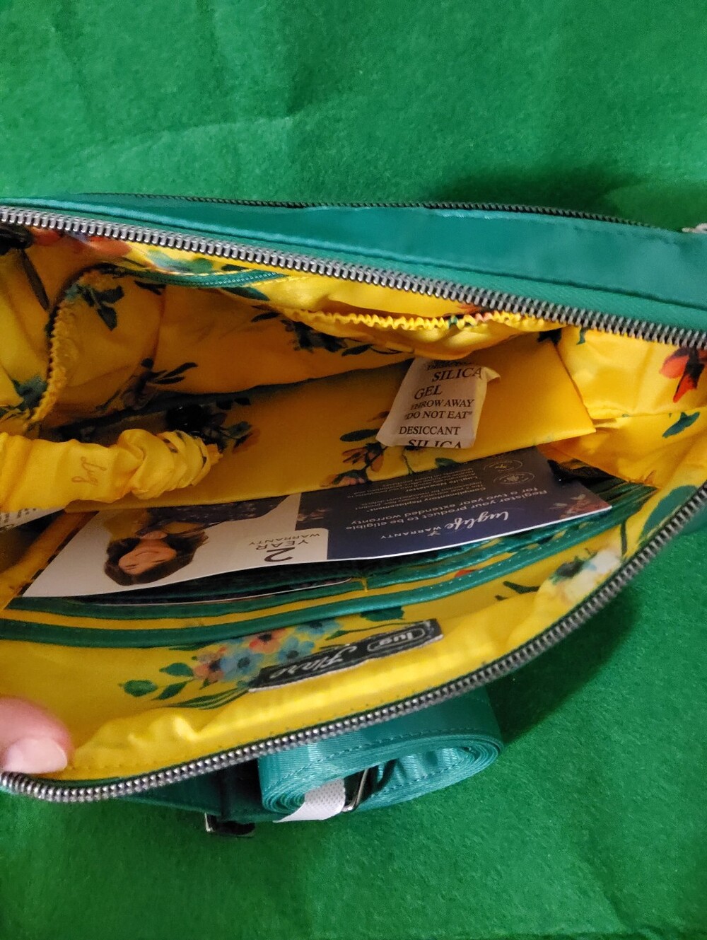 Lug Flare 2 Crossbody, Kelly Green, With 2 Straps - Picture 5 of 10